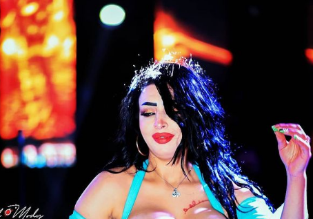 الراقصة موكا تنافس على الصدارة